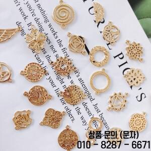 10 개 스타 펜던트 라운드 중공 꽃 반원 매력 목걸이 Diy 보석 만들기 결과