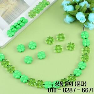 100pcs 성 패트릭의 날 아크릴 비즈 럭키면 처리 된 클로버 투명 녹색 홈 파티 장식 보석 목걸이 만들기위