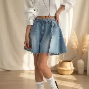 [다잇템] 여성 라이트블루 하프팬츠 후레아 진 혁대 포함