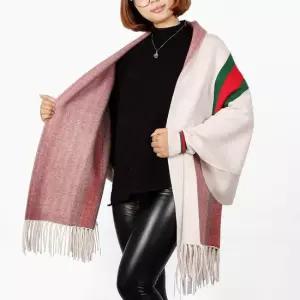 TBZ 겨울코디 프렌치 삼색 가디건숄 레이어드머플러 숄코디 레이어드숄 데일리룩 숄머플러