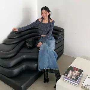 [하프클럽/]여성 홀터넥 크롭 니트 티셔츠 사이드 디자인 남방