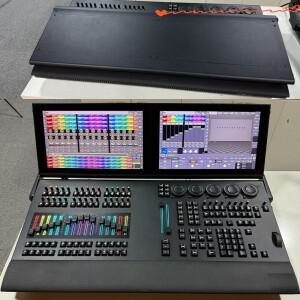 전문가용 스테이지 DJ 콘솔 MA3 리눅스 시스템 터미널 듀얼 스크린 DMX 컨트롤러 스위치 (케이스 포함) RGB
