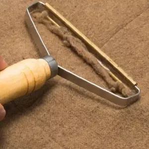 의류 관리 휴대용 수동 섬유 보풀제거 도구 목재손잡이 금속링 청소용품