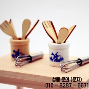 1세트 인형 집 나무 주걱 칼 포크 계란 비터 항아리 미니 도구 장난감 사진 홈 장식 공예품