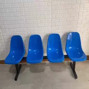 야구장 의자 전철역 기차역 공원 플라스틱 버스정류장