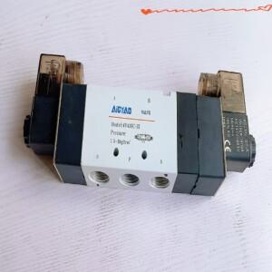 4V430C-15 5 포트 3 위치 이중 솔레노이드 공압 밸브 1/2 인치BSPT DC12VDC24V 또는 AC110V