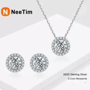NeeTim 여성용 모이사나이트 쥬얼리 세트 화이트 골드 도금 펜던트 목걸이 스터드 귀걸이 1ct D 컬러 VVS1