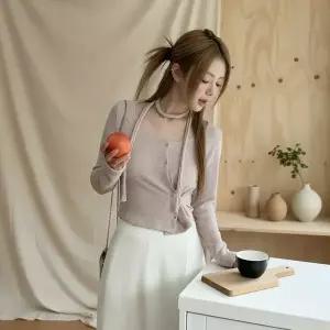 [하프클럽/옷자락]여성 슬림핏 사선버튼 시스루 크롭 가디건 비침 망사