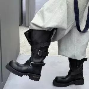 레저 바이크 오토바이 파리 베놈 부츠 두꺼운 바닥 하이탑 마틴 여성용 벨트 버클 레트로 가죽 패션 겨울