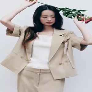 [라인어디션][라인어디션]스퀘어넥 슬리브리스탑 NNKTPQE600