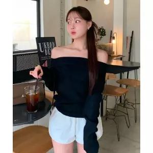 ROEM 오프숄더 스웨터_RMKAG12R12 180821