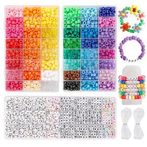 우정 팔찌 제작 키트용 Qufe 3960pcs 포니 비즈 48색 칸디 세트, 2400pcs 플라스틱 무지개 벌크 및 열쇠고리 공예 보석 목걸이용 1560pcs 레터