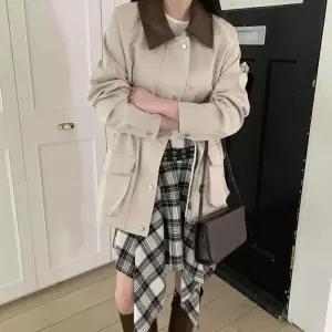 [옷자락] 여성 배색 카라 루즈핏 포켓 워크 자켓 재킷