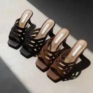 바닐라슈 르네즈 소가죽 그리드 레이어 뮬 샌들(5cm)