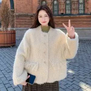 베이지 여성용 코트 부드럽고 램스울 상의. 모피 반 라이크 KS1