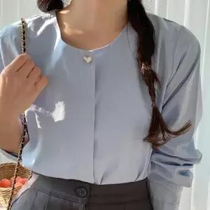 여성용 심플 라운드넥 하트 디테일 블라우스 셔츠