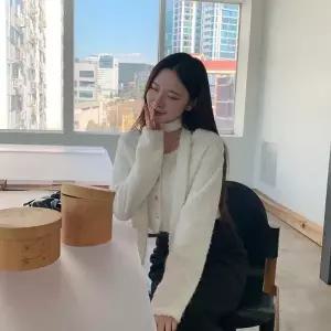 여성용 하트 디자인 금색 버튼 부클 스타일 가디건