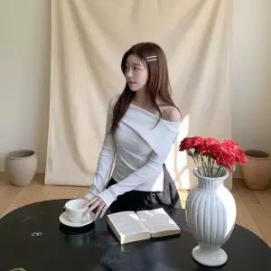 [옷자락] 여성 캐주얼 오프숄더 니트티 판초 망토