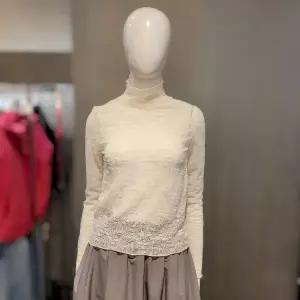 [롯데백화점]페이지플린 시스루 꽃자수 반목 티셔츠F6BTS004A