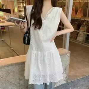 [SBD] 펀칭 레이스 아일렛 V넥 미니 자수 원피스 민소매셔링