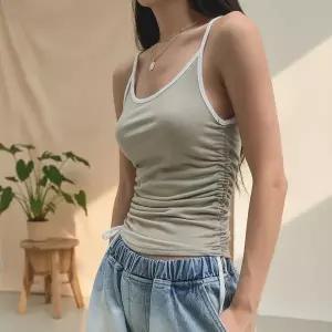 [하프클럽/]여성 라운드넥 배색 셔링 포인트 나시끈 반지