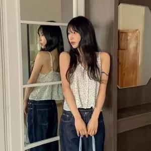 [하프클럽/]여성 기본 브이넥 플로럴 엠보 나시 슬리브리스