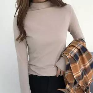 여자 겨울 출근 룩 직장인 반 폴라 무지 목 티셔츠
