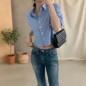 [옷자락]여성 스트라이프 절개 카라넥 크롭 셔츠 남방 단가라_P423308802