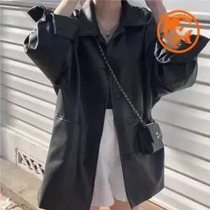 [텐바이텐]스타일리시한 블랙 오버핏 가죽 자켓 가벼운 간절기 아우터 아이템
