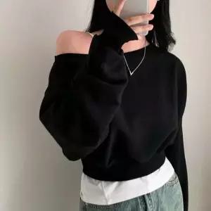 언발 심플 오프숄더 크롭 맨투맨