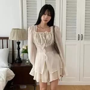 [옷자락]여성 리본 장식 스퀘어넥 셔링 블라우스와 세트 반지