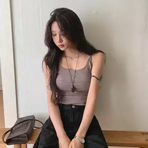 [옷자락]여성 슬림핏 면스판 크롭 끈나시 캡내장 절개 디테일