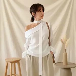 [옷자락]여성 오프숄더 스트랩 포인트 로맨틱 블라우스 셔츠
