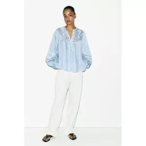 ZARA 스트라이프 펀칭 자수 블라우스 423860
