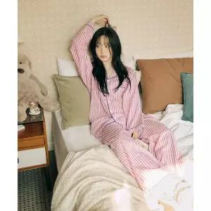 DOSSY [해원 pick][2SET 세트] 실크핏 피오니 긴팔 커플 잠옷 세트