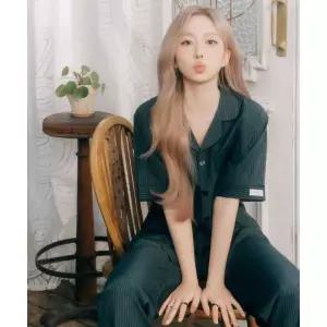 DOSSY [해원 pick]실크핏 모던 반팔 긴바지 커플 잠옷 세트