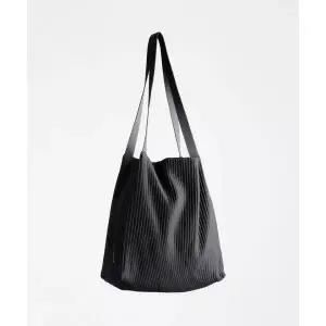 매장정품 GREEN STUFF 무심한듯 박시한 쇼퍼백 53 플리츠 주름 - black