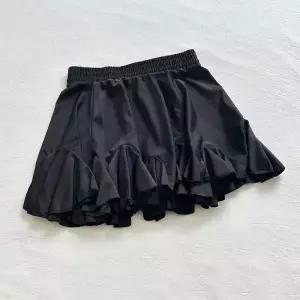 수피 치마 여성용 수영 복 비치웨어 플리츠 트레이닝 올블랙 온천 슬림핏 바캉스룩 삼각팬티 5부 JEN1