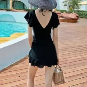 친절한탄씨 슬림핏 라인 홀터넥 셔링 원피스 수영 원피스수영복 물놀이 바캉스 호캉스 비치웨어