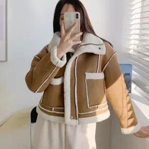 [텐바이텐]여자 양털무스탕 크롭 세무 연말룩 자켓