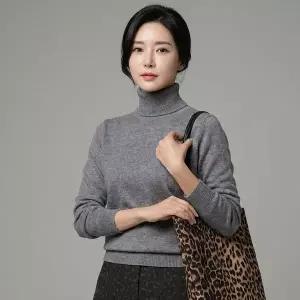 KARRA 폴딩터틀넥루즈핏니트_A3F0316