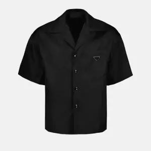 프라다 MUST IT_PRADA 26SS 리나일론 반팔 셔츠 SC449 1WQ8 F0002)