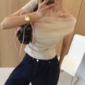 로사 언발 오프숄더 셔링 오간자 드레이프 슬림 크롭 반팔티셔츠 (3color)