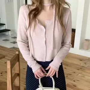 여성 슬림핏 비대칭 버튼 시스루 크롭 가디건 비침