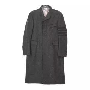 톰브라운 클래식 체스터필드 울 롱코트 다크 그레이 MOC886A 05507 025 155271375