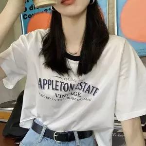 [하프클럽/]빈티지 스타일 반크롭 레터링 티셔츠 캐주얼 착용용