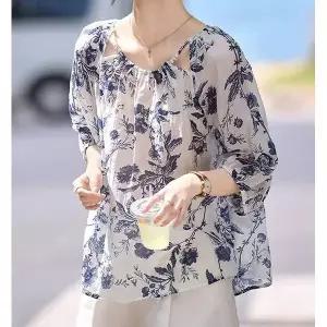 [하프클럽/]유니크네크라인 프린팅 블라우스 92D71C