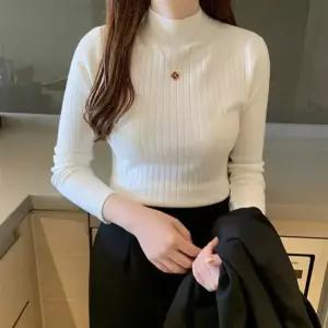 슬림핏 세미목폴라 골지니트 데일리 오피스 겨울여친룩