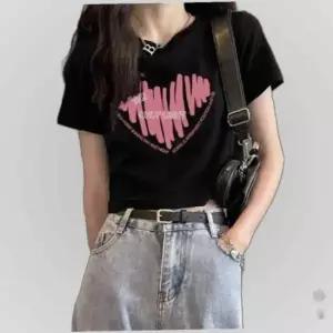 러블리 하트 프린팅 크롭 반팔 티셔츠 데일리룩