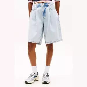 매장정품 TOMMY JEANS 타미진스 여성 찰리 플리츠 버뮤다 숏츠 (T32G1N60TWT1) 1520009
